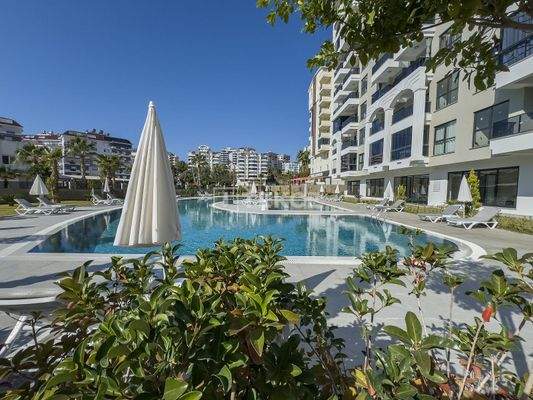 Magnificent Real Estate Within Walking Distance to the Beach in Alanya