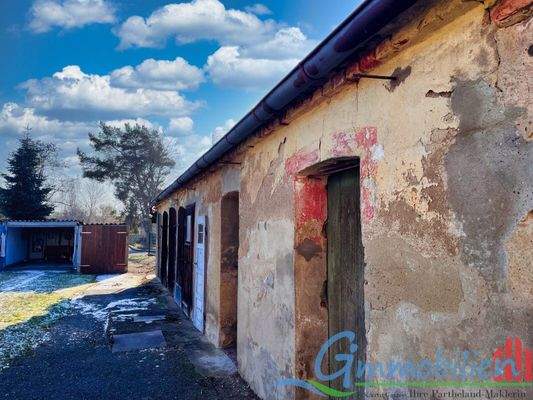 Nebengebäude+Garage