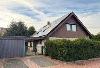 Frontansicht mit Garage