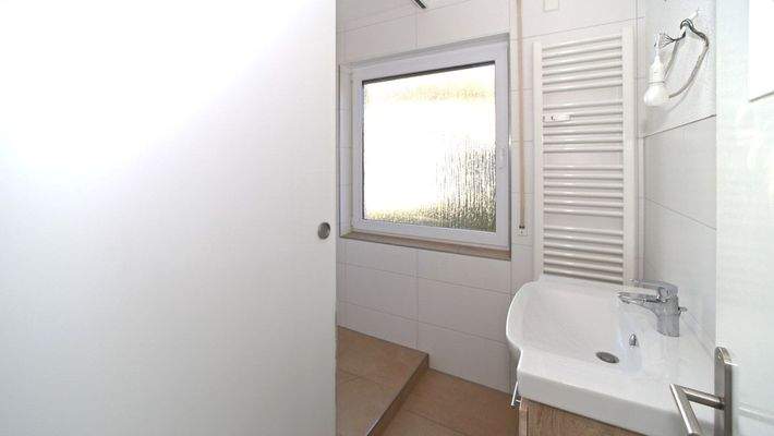 Tageslichtbad mit Dusche und Wama