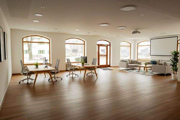 Mit Möblierung KI generiert