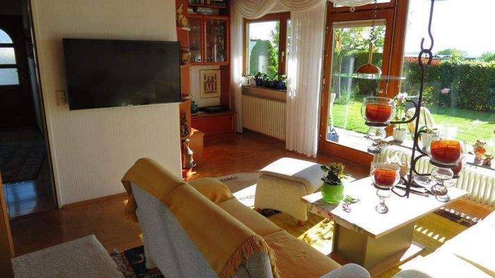 Lichtdurchflutetes Wohnzimmer