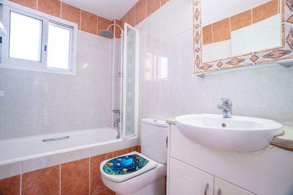 734933-detached-villa-for-sale-in-kissonerga_orig.
