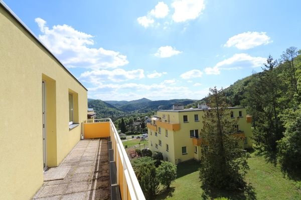 westseitiger Balkon mit Fernblick