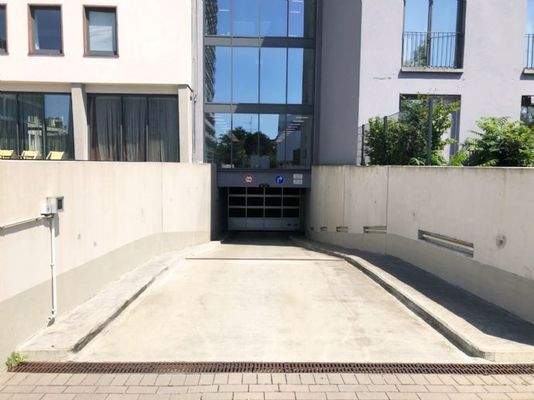 THE FIZZ Darmstadt - Tiefgarageneinfahrt