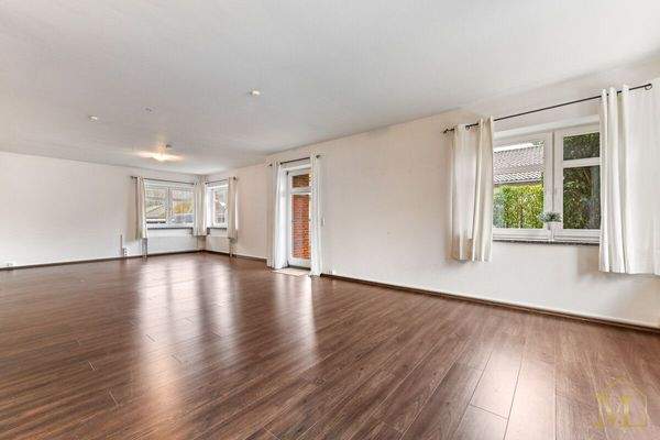 Großzügiges Wohnzimmer