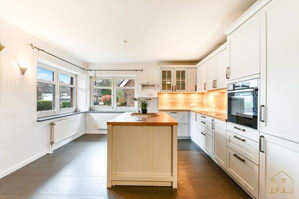 Küche mit Kochinsel