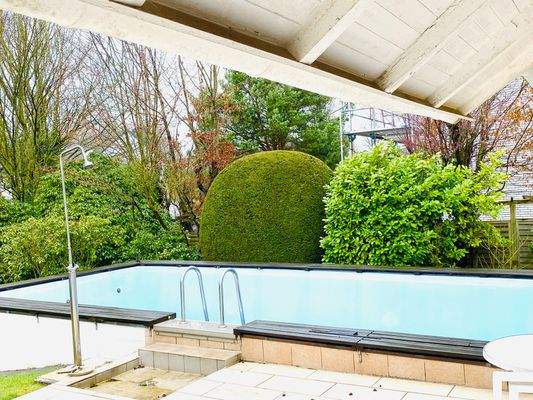 Großer Gartenpool