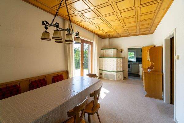 Wohnraum mit Kachelofen