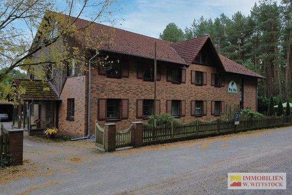  Wohn-und Geschäftshaus-Vorderansicht