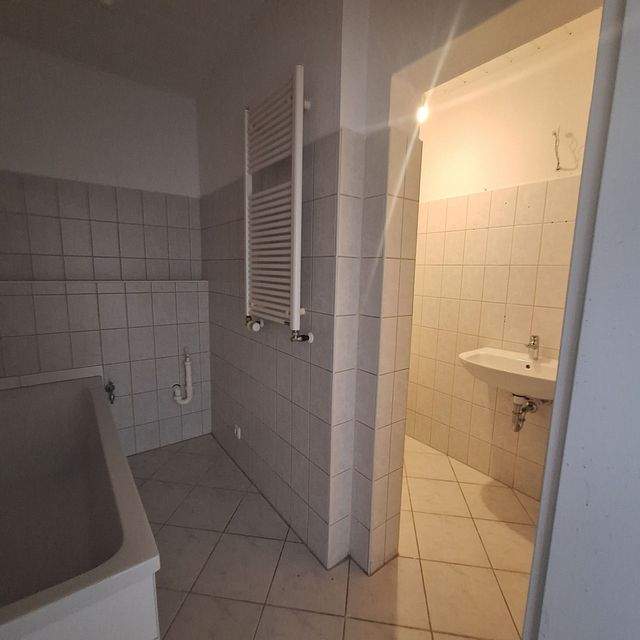 Stilvolle 3-Zimmer-Wohnung mit großem Privatgarten, Balkon und hochwertiger Sanierung in Jena - Photo 4