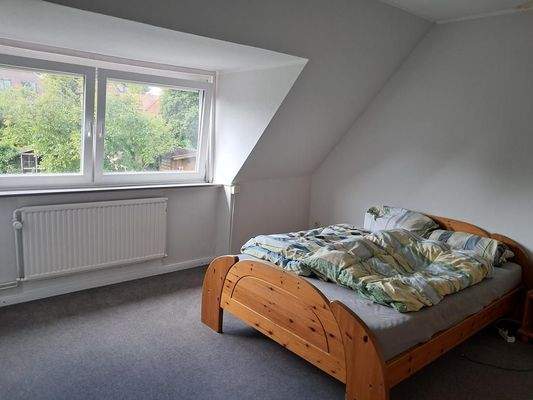 Schlafzimmer im DG mit Gaube