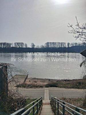 Treppe zum Rheinufer