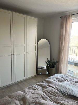 Schlafzimmer mit Balkonblick