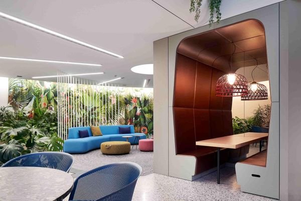 Eingang - Meeting Tables