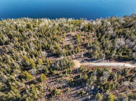 Drohnenaufnahme - Zufahrt zum Land