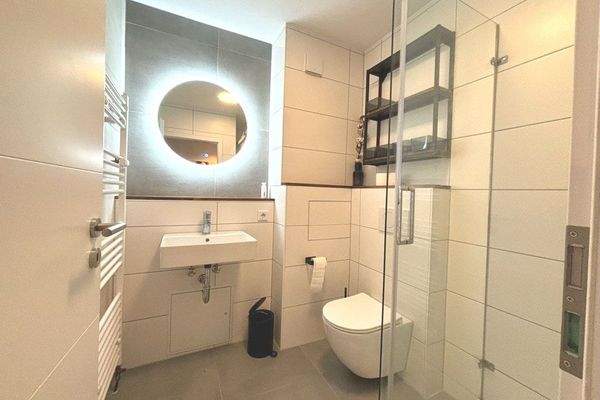 Badezimmer mit Dusche