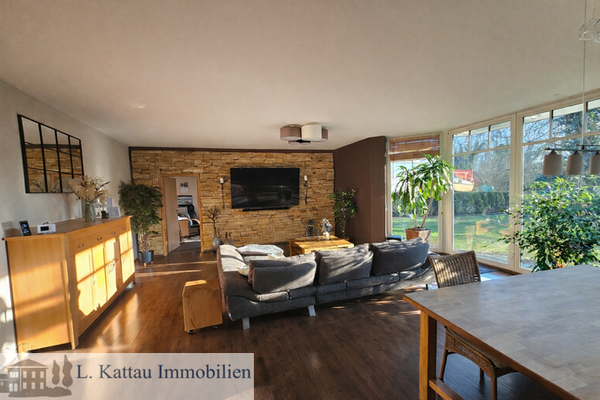 heller Wohn- und Essbereich