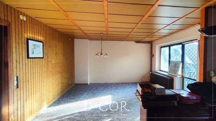 großes, helles Wohnzimmer