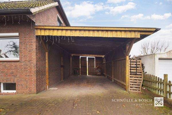 Das Carport ist knapp 2,80m hoch