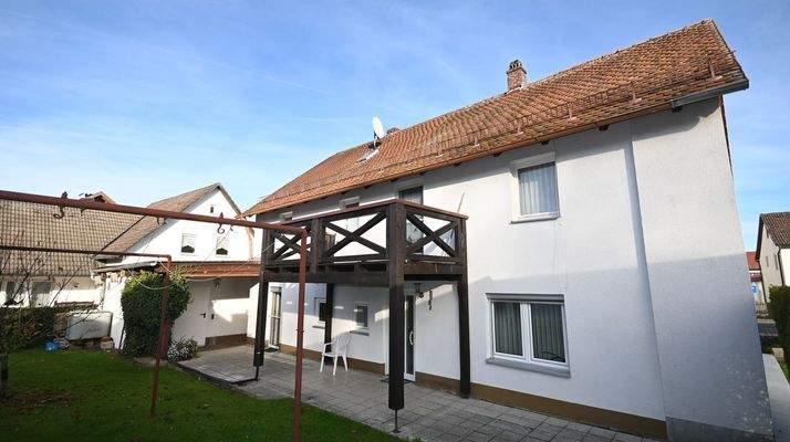 Hauseingang hinter dem Haus