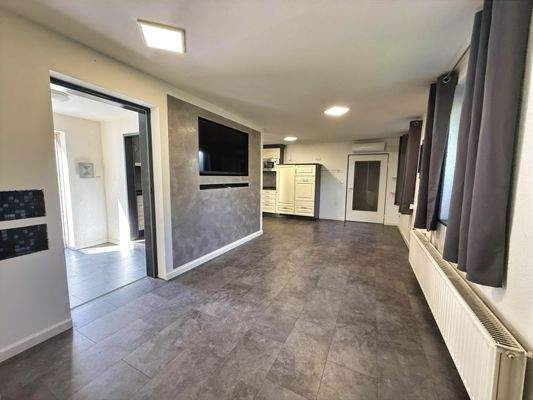 von der gegenüberliegenden Seite