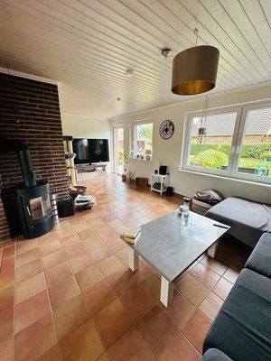 Wohn- und Esszimmer (2/3)