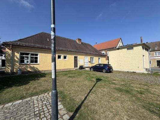 Parkplatt hinter dem Haus