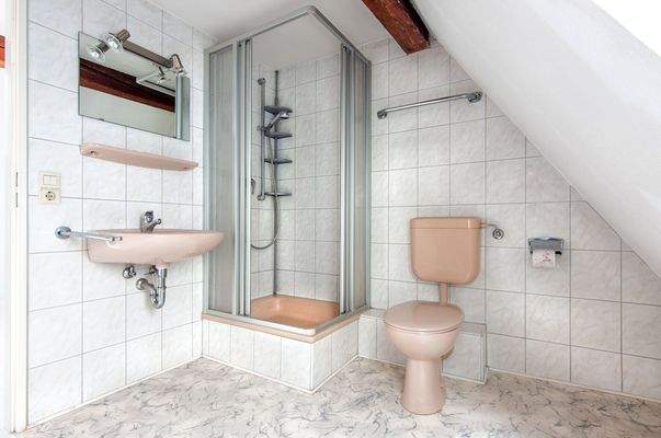 Bad im Dachgeschoß