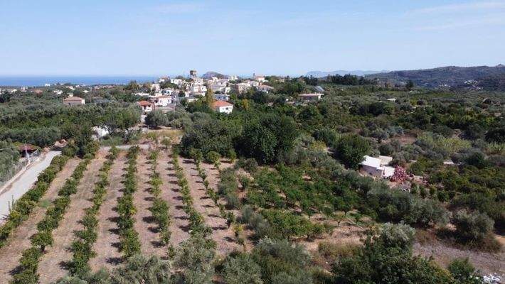 Kreta, Modi: Grundstück mit hohen Baurechten in Meeresnähe zu verkaufen