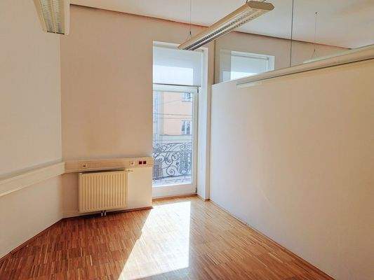 200m² Altbau mit Balkon