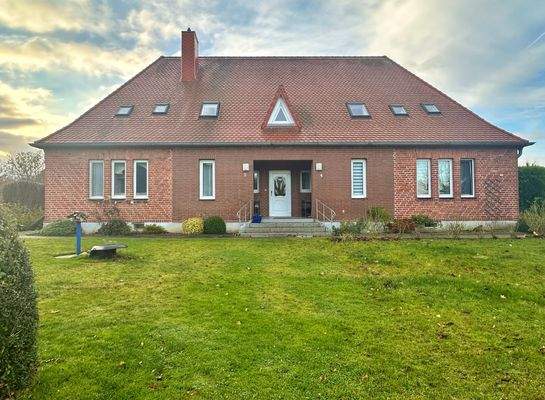 Blick vom zugehörigen Garten auf das schöne Haus