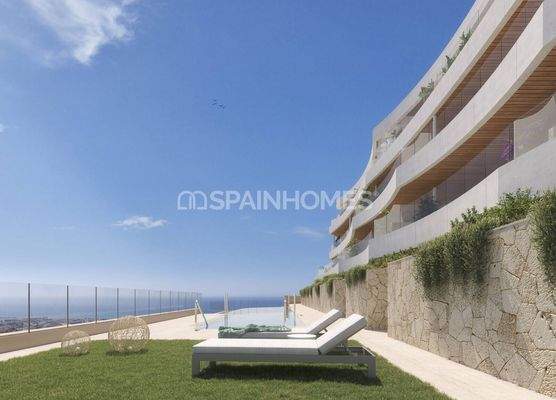 2 and 3-Bedroom Flats in a Complex with Pool in Málaga