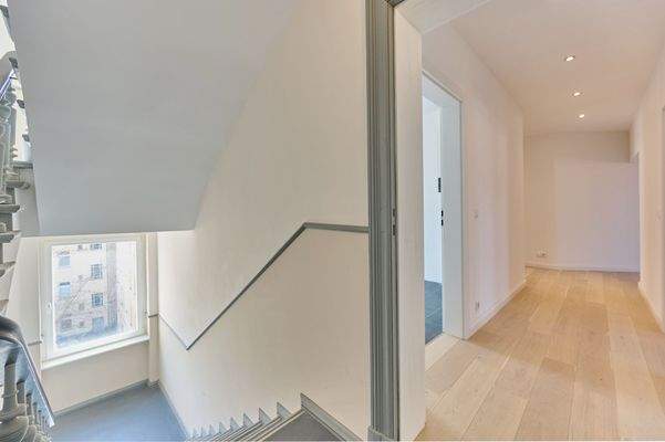 09_Wohnungseingang - Treppenhaus