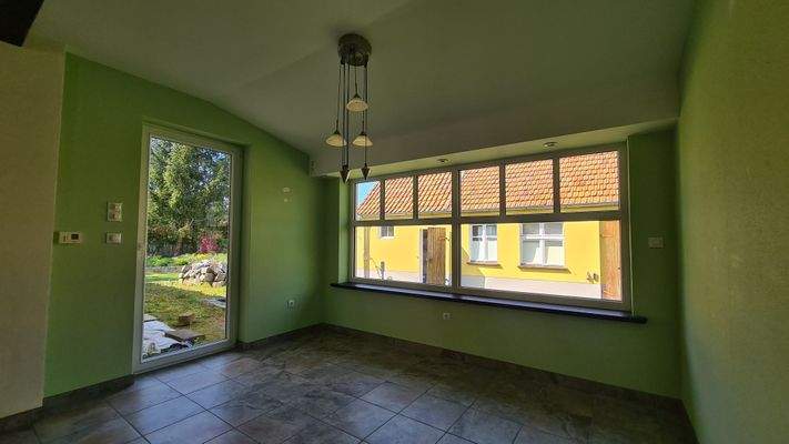 Küche mit Blick auf Terasse