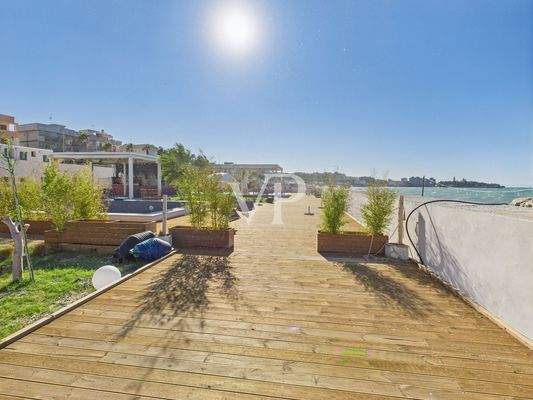 pedonale fronte mare