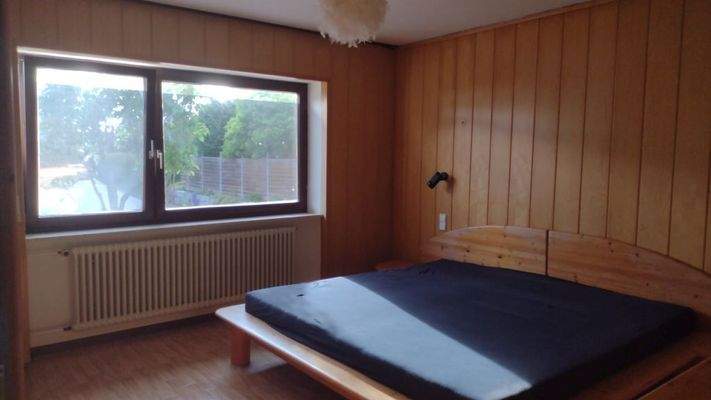 ein Schlafzimmer im EG