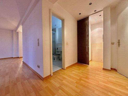 Bad und Abstellmöglichkeit