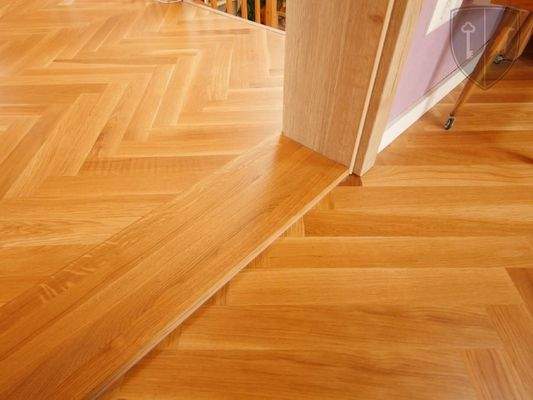  PARKETTBÖDEN im Obergeschoss