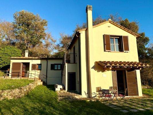 Wohnhaus mit Zweithaus und Magazin