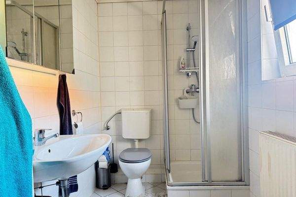 Duschbad der Wohnung im 1. Obergeschoss