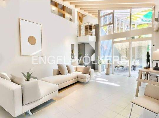 EG: Wohnzimmer mit Blick in den Wintergarten und Zugang zur West-Terrasse