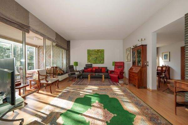 Wohnbereich mit Zugang zur Terrasse