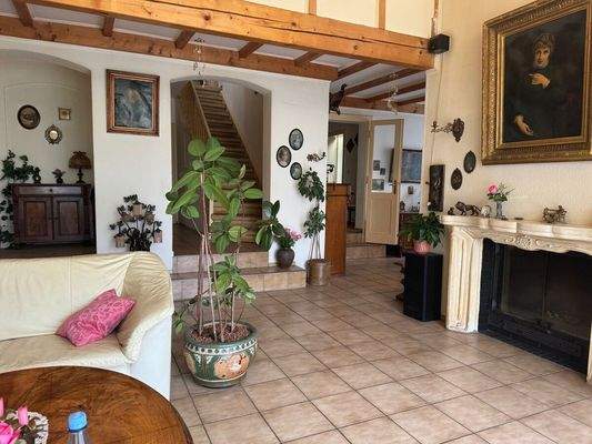 Wohnzimmer mit Zugang OG