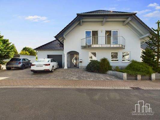 CAM02839G0-PR0162-STILL026