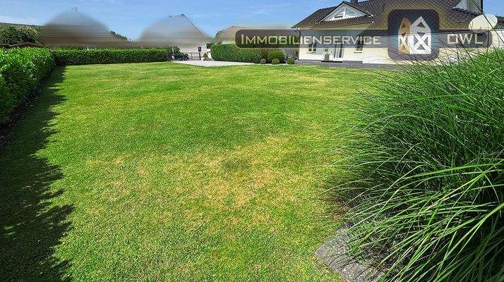 Optionales Grundstück neben dem Haus