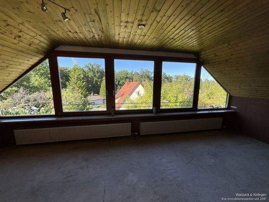 ...großen Giebelfenstern und tollen Ausblick
