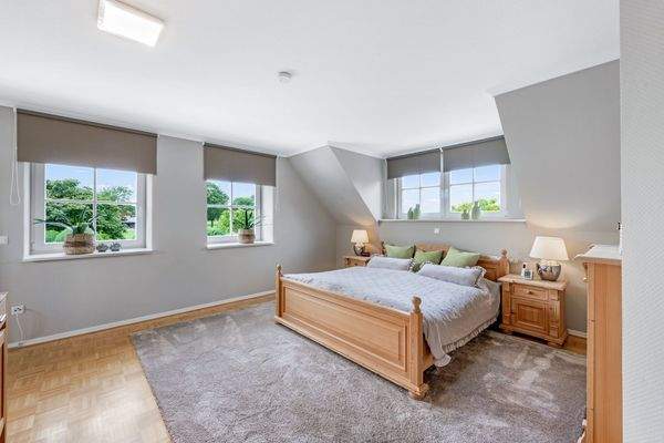 (Eltern-)Schlafzimmer DG (Wohnhaus 2) 