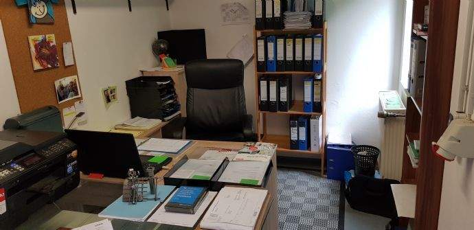 Hobbyraum mit Fenster zum Garten