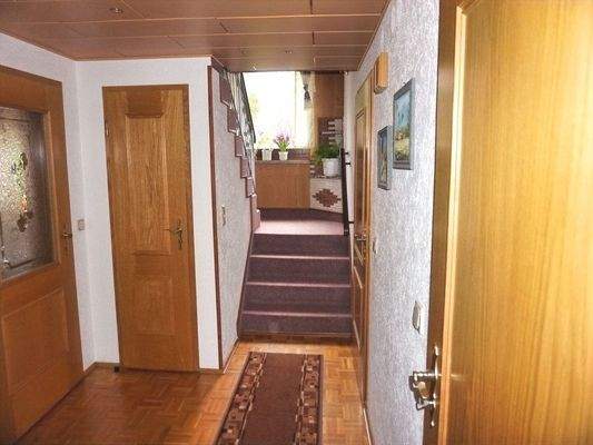 Aufgang OG und Zugang zum Keller